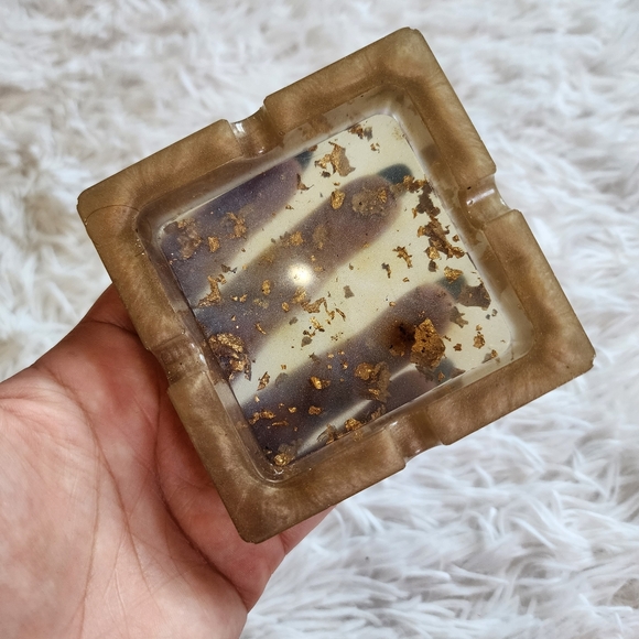 🎈5/$10🎈 Epoxy Resin Ashtray - Picture 1 of 5